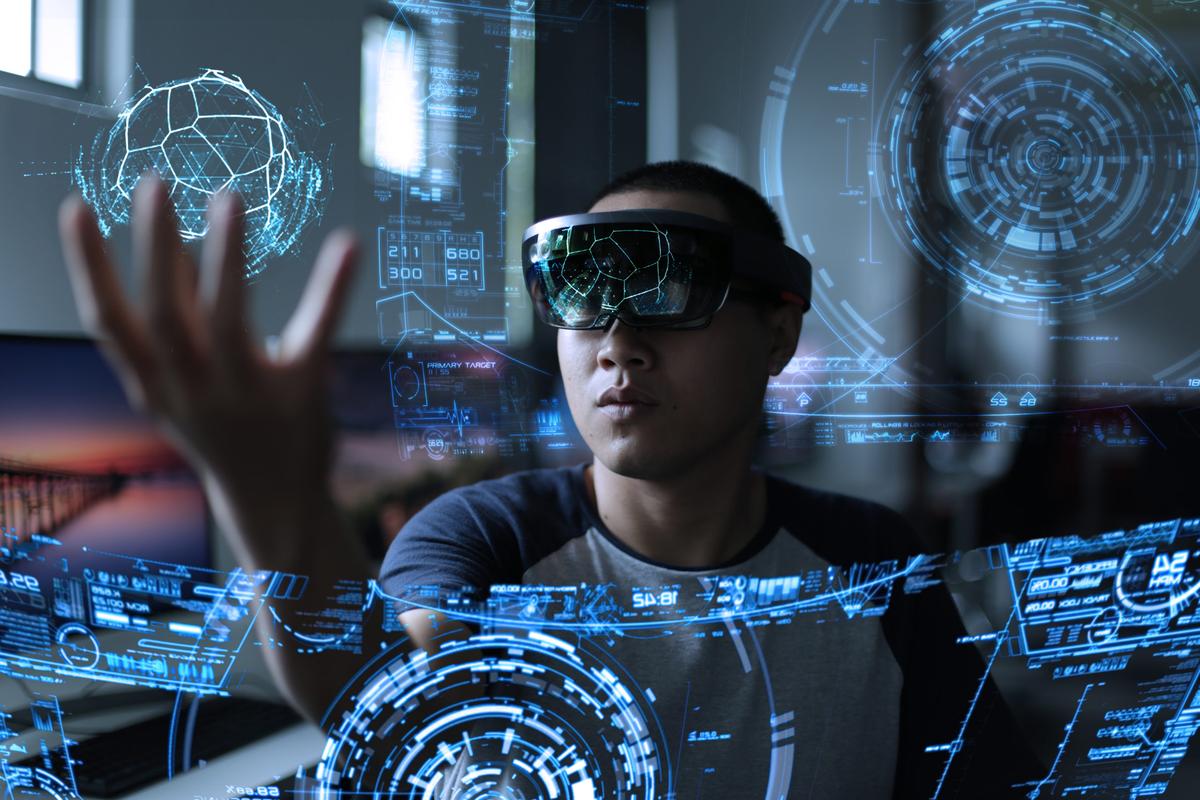 AI小百科:什么是虚拟现实(VR)带上VR眼镜穿梭虚拟世界(图1)