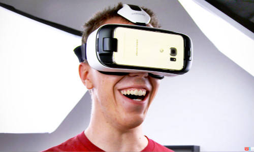 虚拟现实(VR)(图1)